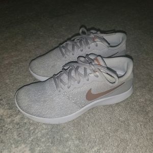 Nike 6.5 Grey Tennis Shoes Sneakers
